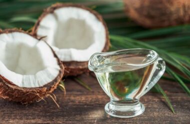 7 Benefícios do Óleo de Coco na Saúde Feminina